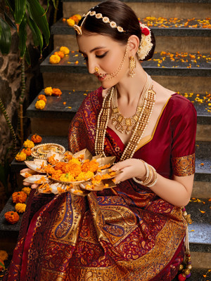 Ethnic Junction Woven Banarasi Silk Blend Saree(Brown)