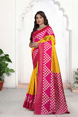Jay Khodiyar Checkered, Geometric Print, Woven, Printed Bollywood Jacquard Saree(Pink, Yellow)