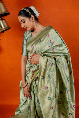 SUBHAM Woven, Embellished Banarasi Silk Blend Saree(Light Green)