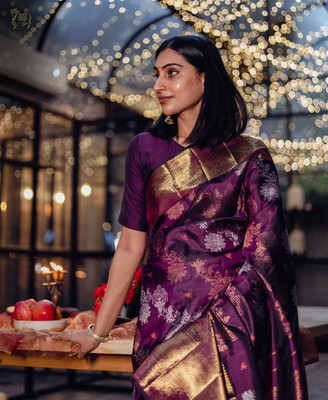 UNIVERSAL DESIGNER STUDIO Self Design Banarasi Jacquard Saree(Purple)