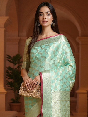 Sareemall Woven Banarasi Silk Blend Saree(Green)