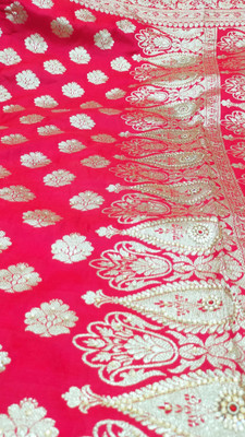 TRFASHIONHUB Woven Banarasi Handloom Silk Blend Saree(Red)