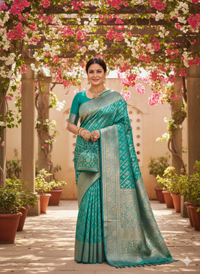 DRAVYA WOMEN Woven Kanjivaram Jacquard, Silk Blend Saree(Light Green)