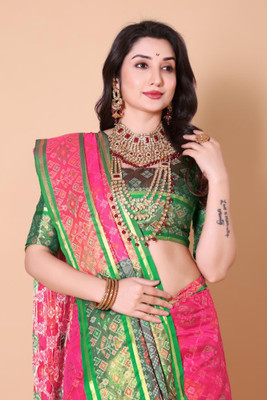 LAVYANSH CREATION Self Design, Printed Patola Silk Blend, Jacquard Saree(Pink)
