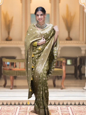 Madhav Creation Woven Banarasi Art Silk Saree(Green)
