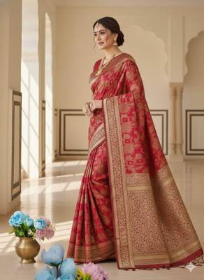 VK Enterprise Woven, Floral Print, Temple Border Madurai Silk Blend Saree(Red)