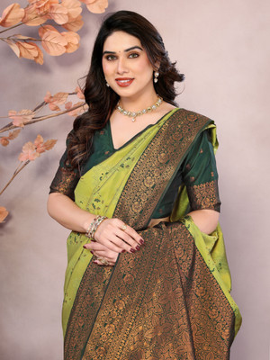 AVANTIKA FASHION Woven Kanjivaram Pure Silk, Art Silk Saree(Light Green, Green)