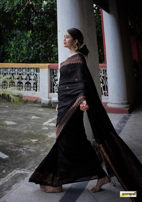 UNIVERSAL DESIGNER STUDIO Self Design Banarasi Jacquard Saree(Black)