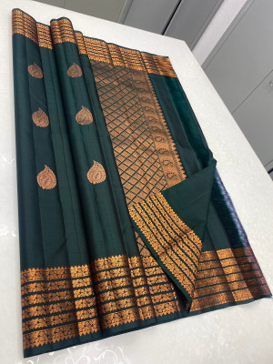 MM VENTURE Self Design Kanjivaram Pure Silk Saree(Green)