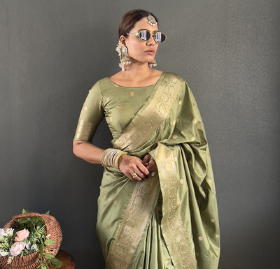 Aquiliq Woven, Self Design Banarasi Silk Blend Saree(Green)
