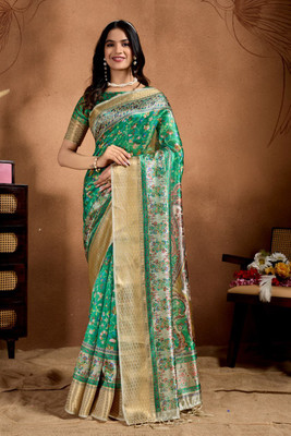 Mirthika Text Printed Assam Silk Silk Blend Saree(Green)