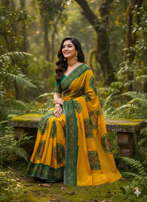 Sareez House Self Design Bollywood Georgette Saree(Dark Green)