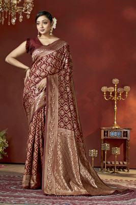 Divastri Woven, Self Design, Embellished Banarasi Silk Blend, Jacquard Saree(Maroon)