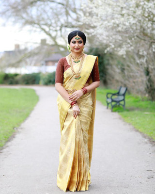 PARAMPARA CREATION Woven Kanjivaram Pure Silk Saree(Yellow)
