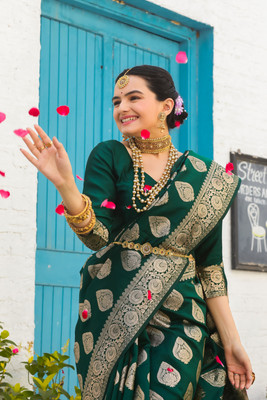 sarify creation Floral Print Kanjivaram Silk Blend Saree(Green)