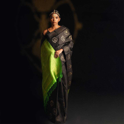 AAYNA FASHION Solid/Plain, Printed Banarasi Pure Silk Saree(Black)