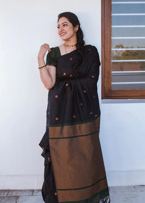 het designer studio Self Design, Paisley, Digital Print, Blocked Printed, Woven, Graphic Print, Checkered Banarasi Jacquard, Art Silk Saree(Black)