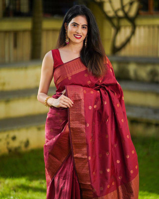 erika Woven Kanjivaram Silk Blend, Art Silk Saree(Maroon)