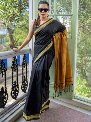 SAPTAK FASHION Solid/Plain Handloom Cotton Blend Saree(Black)