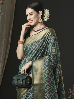 Sareemall Woven Patola Silk Blend Saree(Dark Green)