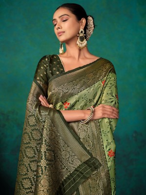 Ethnic Junction Woven Banarasi Silk Blend Saree(Green)