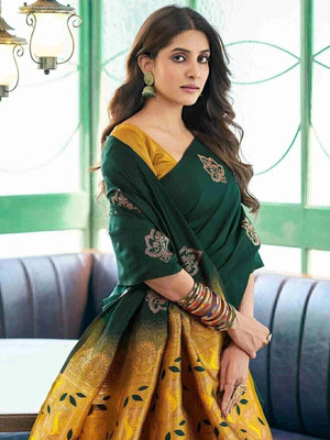 Parangi-A planet of style Printed Banarasi Cotton Silk Saree(Green)