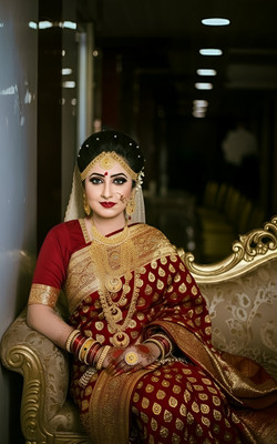 Sijileen Embellished Banarasi Silk Blend, Satin Saree(Maroon)