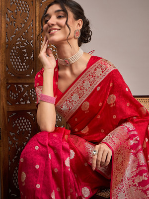 Divastri Printed Banarasi Silk Blend Saree(Red)