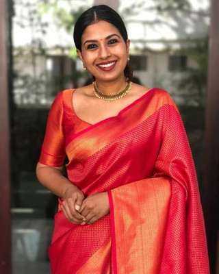 AVANTIKA FASHION Woven Kanjivaram Pure Silk, Art Silk Saree(Red)