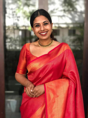 AVANTIKA FASHION Woven Kanjivaram Pure Silk, Art Silk Saree(Red)