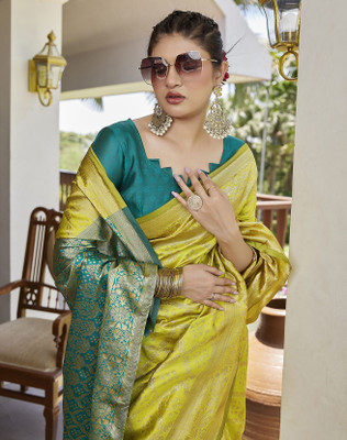 YASHIKA Woven Kanjivaram Art Silk, Jacquard Saree(Green)