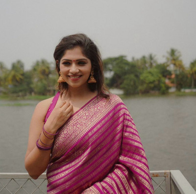 Khodal Zari Work Woven, Striped Kanjivaram Pure Silk Saree(Pink)