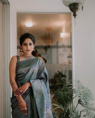 Hetasvi fashion Embellished, Striped, Self Design, Woven Banarasi Cotton Silk, Jacquard Saree(Green)