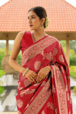 SUBHAM Woven, Embellished Kanjivaram Silk Blend Saree(Red, Gold)