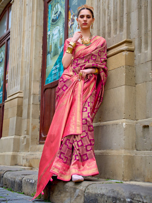 Tasrika Woven Banarasi Silk Blend Saree(Magenta)
