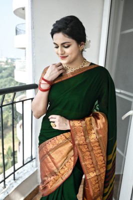 Banaras silk palace Embellished Banarasi Silk Blend Saree(Green)