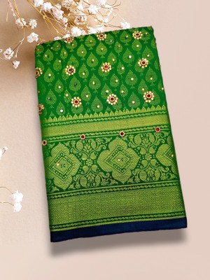 Prachi Silk Temple Border, Embellished Banarasi Pure Silk Saree(Green)