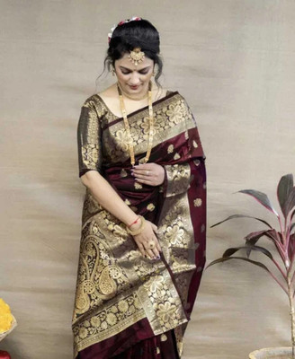Omsaiarts Woven Kasavu Silk Blend Saree(Maroon)