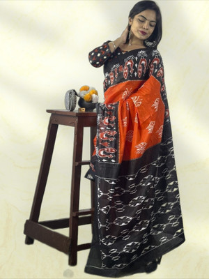 baratheon Self Design Bollywood Cotton Blend Saree(Red)