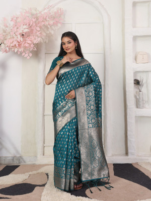 Tasrika Floral Print, Woven Banarasi Silk Blend Saree(Green)