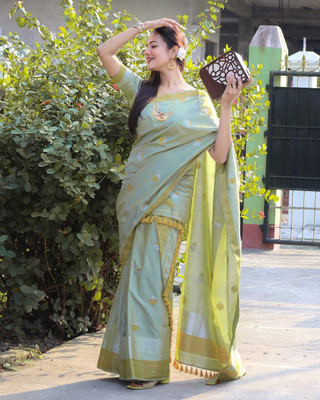 VM Selling Hub Striped Mekhela Chador Silk Blend Saree(Light Green)