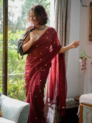 zayraa Solid/Plain Daily Wear Cotton Blend Saree(Maroon)