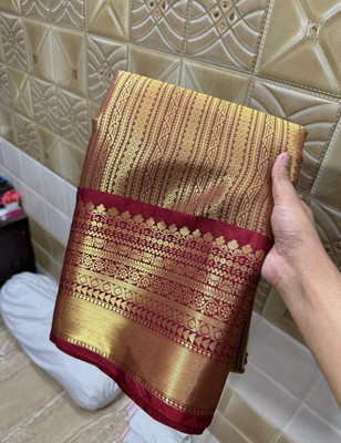 Dujjan Silk Emporium Woven Banarasi Art Silk Saree(Maroon)