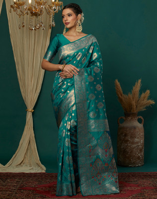 Divastri Woven, Embellished Kanjivaram Silk Blend, Jacquard Saree(Green)