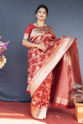 sarjan creation Self Design Bollywood Jacquard, Pure Silk Saree(Red)