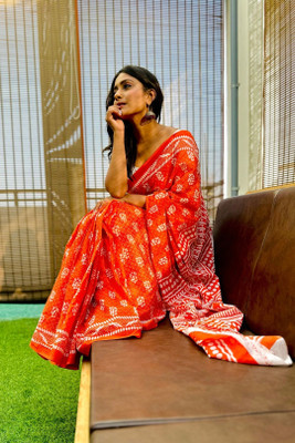 hastshilpi Printed, Color Block, Blocked Printed, Floral Print, Dyed Daily Wear Pure Cotton Saree(Grey)
