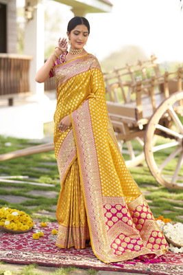 MANOHARI Woven Kanjivaram Jacquard Saree(Yellow)
