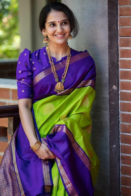 UNIVERSAL DESIGNER STUDIO Self Design Banarasi Jacquard Saree(Blue, Light Green)