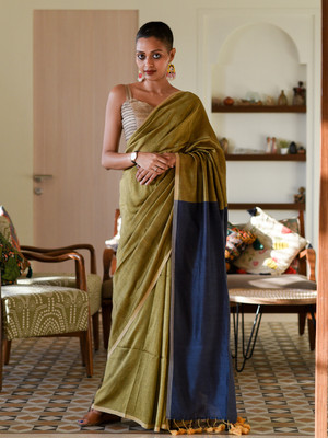 Suta Self Design Handloom Cotton Blend Saree(Green)