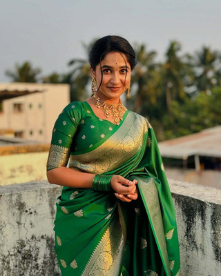 GHANSHYAM Woven Banarasi Jacquard Saree(Green, Gold)